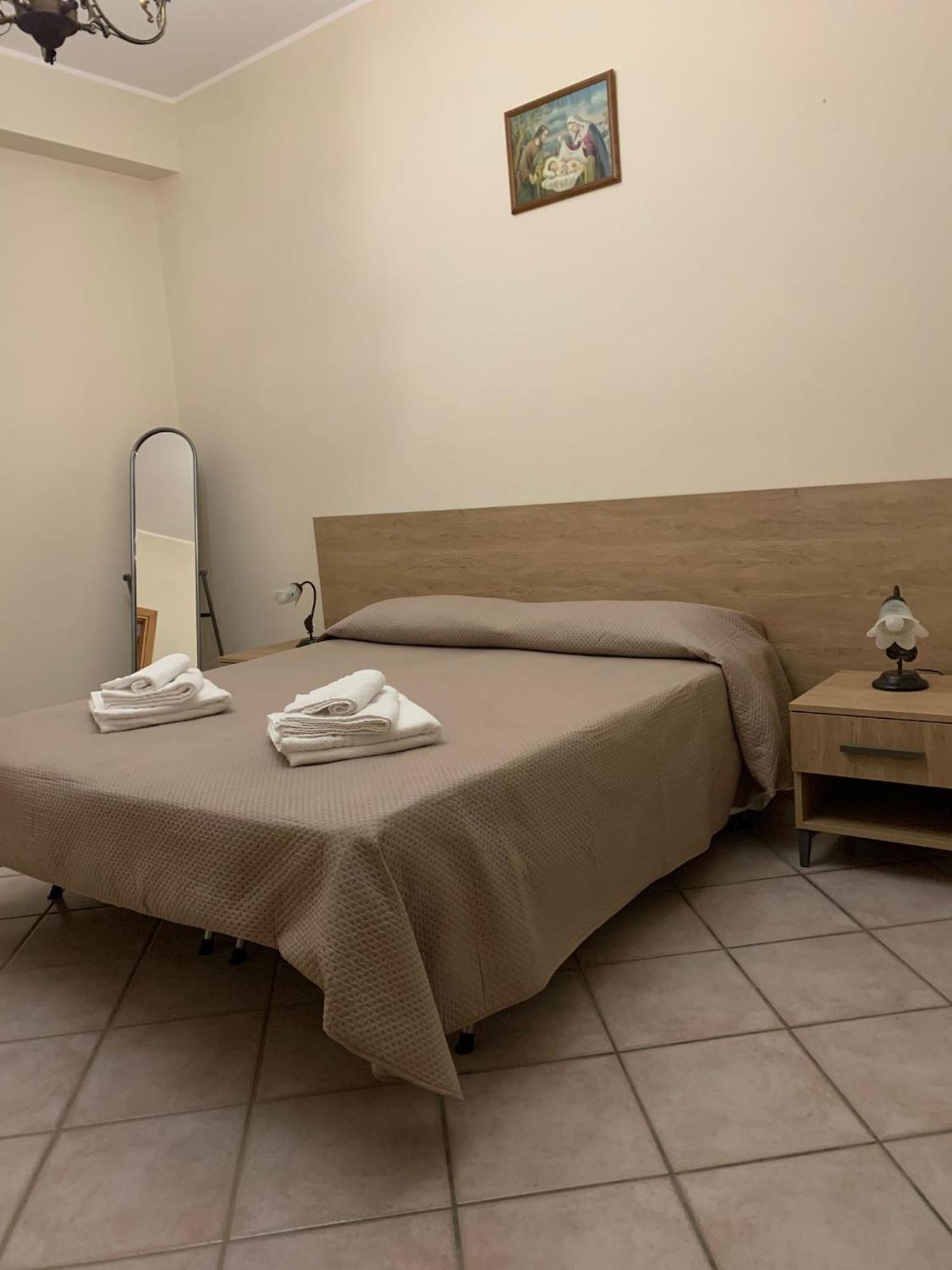 Casa Vacanze Villa Mariano Gangi Bagian luar foto
