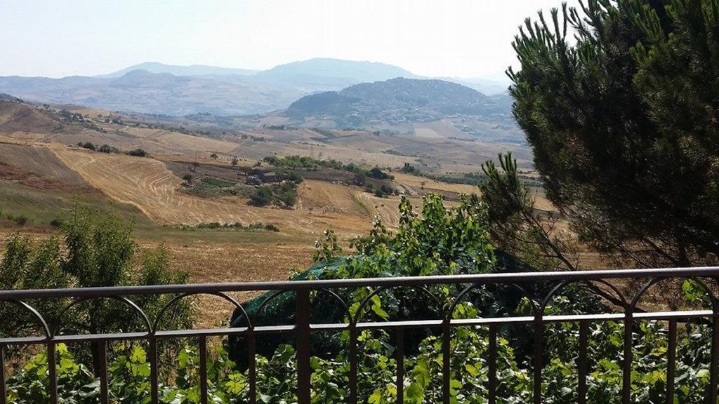 Casa Vacanze Villa Mariano Gangi Bagian luar foto